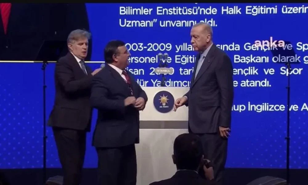 Υποψήφιος δήμαρχος στην Τουρκία έκανε το αδιανόητο: Έστησε τον… Ερντογάν για 2 ολόκληρα λεπτά